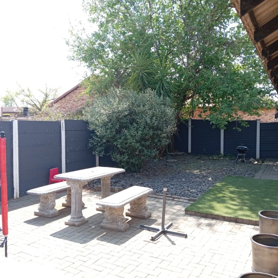 2 Bedroom Property for Sale in Uitsig Free State
